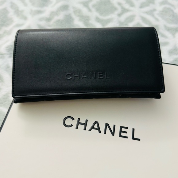 LIKE NEW🖤 CHANEL QUILTED LEATHER BLACK SUNGLASSES CASE - Picture 3 of 11
